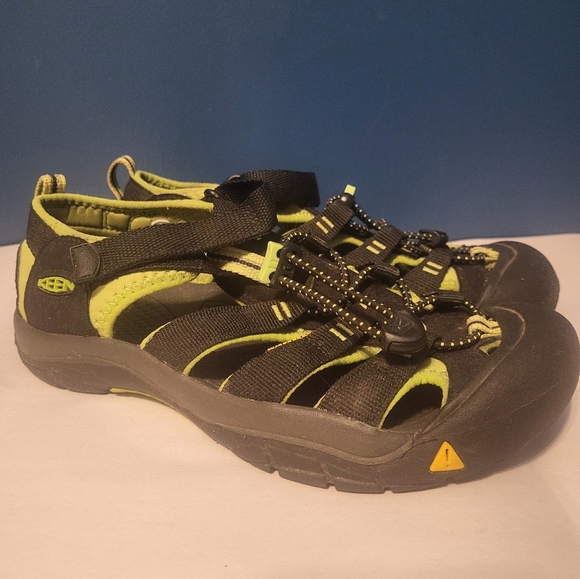 Keen Waterproof Sandals  Size 6 Black Green Active Camping Hiking Outdoors - Picture 1 of 8
